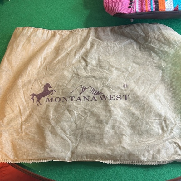 MONTANA WEST PINK AZTAC COLLECTION TOTE WITH DUST COVER - Picture 12 of 16